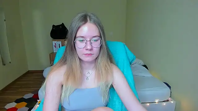 Snapshot of EmilyPaw chatting on 02-18-25, 05:31 EmilyPaw online show from 02-18-25, 05:31