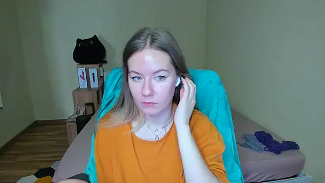 Snapshot of EmilyPaw chatting on 02-22-25, 10:40 EmilyPaw online show from 02-22-25, 10:40