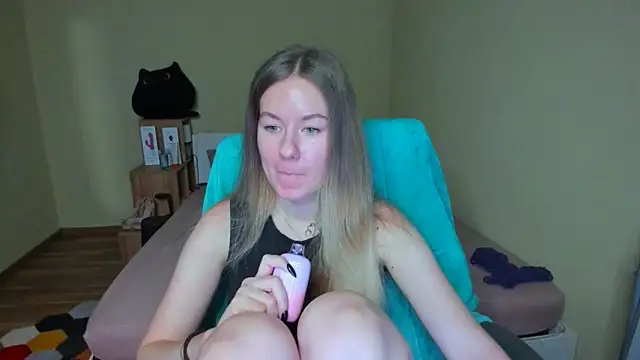 Snapshot of EmilyPaw chatting on 02-23-25, 08:28 EmilyPaw online show from 02-23-25, 08:28