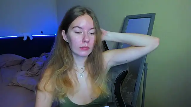 EmilyPaw online show from 11-18-25, 08:06