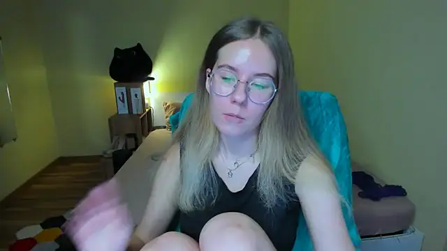 Snapshot of EmilyPaw chatting on 02-22-25, 05:24 EmilyPaw online show from 02-22-25, 05:24