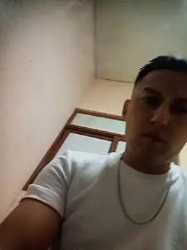 Snapshot of LuisMex1998 chatting on 07-10-26, 05:40 LuisMex1998 online show from 07-10-26, 05:40