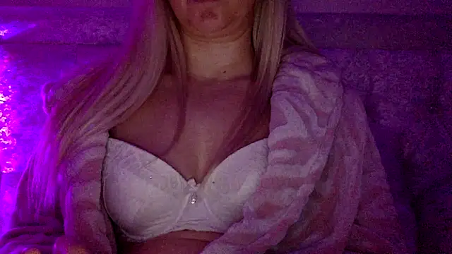 Blonde KylieXX online show from 01-28-25, 04:52