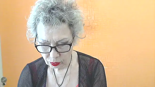 NessyJenixs online show from 04-01-26, 06:48