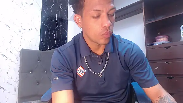 Snapshot of carlos_alber12 chatting on 09-10-25, 06:51 carlos alber12 online show from 09-10-25, 06:51