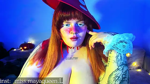 Snapshot of missmayaqueen chatting on 10-31-25, 11:29 missmayaqueen online show from 10-31-25, 11:29