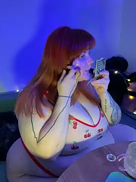 Snapshot of missmayaqueen chatting on 10-21-25, 10:58 missmayaqueen online show from 10-21-25, 10:58