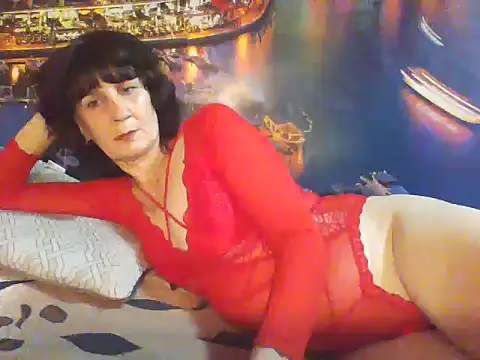 Snapshot of Laura_Kiss chatting on 10-06-25, 04:08 Laura Kiss online show from 10-06-25, 04:08