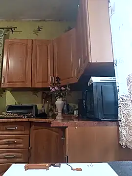 Laura Kiss online show from 11-18-25, 07:00