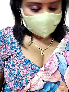 Queenflowerr online show from 10-27-25, 07:20