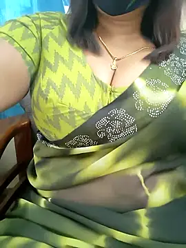 Snapshot of Queenflowerr chatting on 04-27-26, 10:24 Queenflowerr online show from 04-27-26, 10:24
