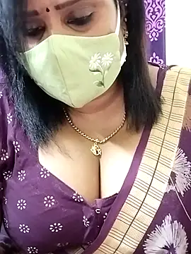 Queenflowerr online show from 10-16-25, 07:22