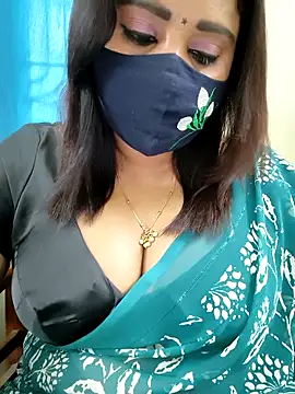 Snapshot of Queenflowerr chatting on 04-30-26, 07:26 Queenflowerr online show from 04-30-26, 07:26