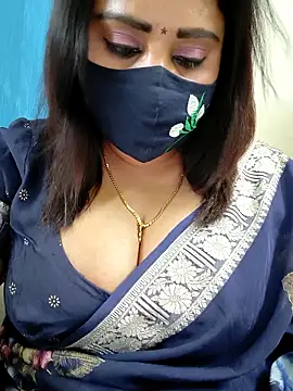 Snapshot of Queenflowerr chatting on 04-30-26, 11:09 Queenflowerr online show from 04-30-26, 11:09