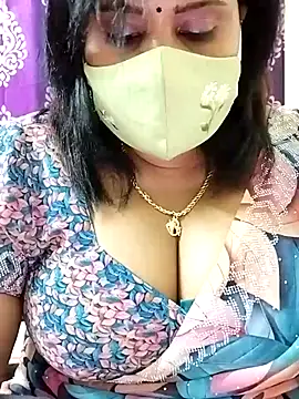 Queenflowerr online show from 10-26-25, 07:03