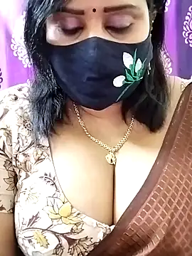 Queenflowerr online show from 10-28-25, 05:45