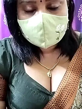 Queenflowerr online show from 10-25-25, 04:22