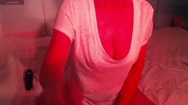 Snapshot of sweetchani666 chatting on 10-26-25, 11:43 sweetchani666 online show from 10-26-25, 11:43