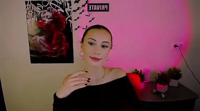 Snapshot of Nikonara_Love chatting on 03-09-25, 04:11 Nikonara Love online show from 03-09-25, 04:11