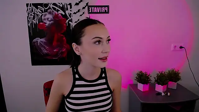 Snapshot of Nikonara_Love chatting on 03-12-25, 11:32 Nikonara Love online show from 03-12-25, 11:32