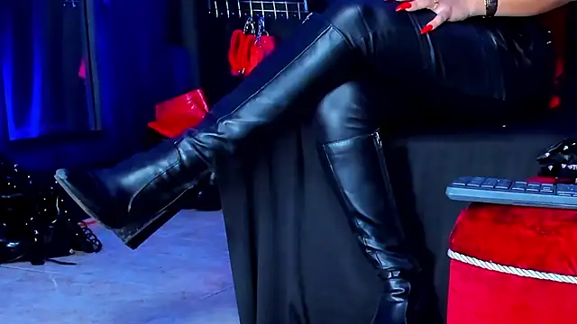 Snapshot of KaramStone chatting on 01-13-26, 05:06 KaramStone online show from 01-13-26, 05:06