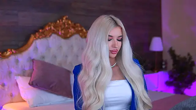 Juicy Jessye online show from 11-25-25, 09:04