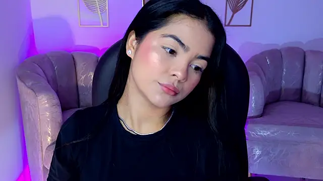 Snapshot of Layla_Breezee chatting on 04-29-26, 11:47 Layla Breezee online show from 04-29-26, 11:47