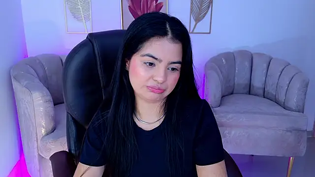 Snapshot of Layla_Breezee chatting on 04-29-26, 05:30 Layla Breezee online show from 04-29-26, 05:30