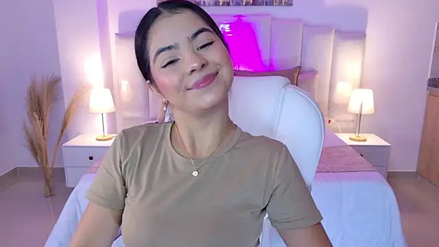 Snapshot of Layla_Breezee chatting on 04-23-26, 11:27 Layla Breezee online show from 04-23-26, 11:27