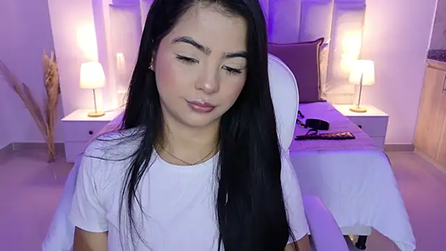 Layla Breezee online show from 04-15-26, 11:59