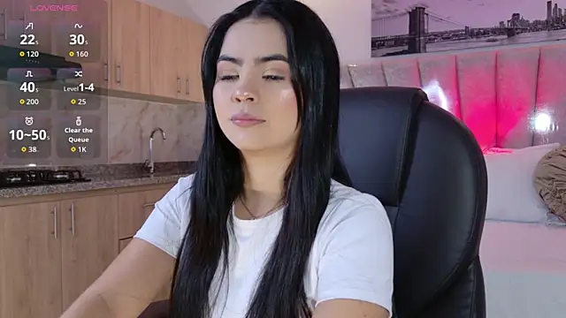 Layla Breezee online show from 04-06-26, 11:11