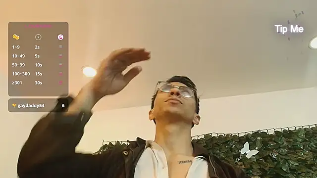 ApoloCruz online show from 10-24-25, 06:01