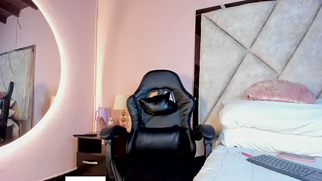 Mara Torres1 online show from 12-18-25, 12:09