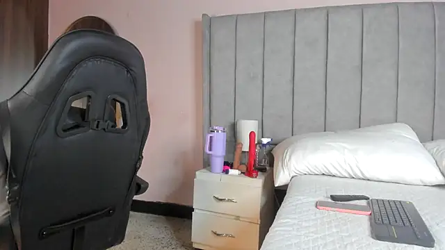 Mara Torres1 online show from 10-22-25, 02:16