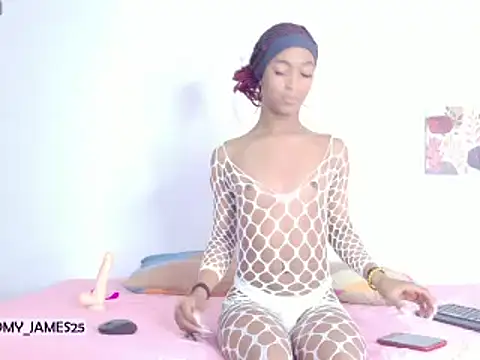 nahomy james25 online show from 02-11-25, 12:47