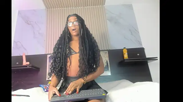 nahomy james25 online show from 09-26-25, 12:17