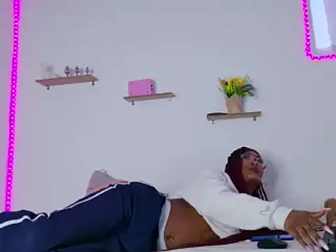 nahomy james25 online show from 02-01-25, 02:56