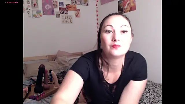 AdorahB3ll3 online show from 02-02-26, 08:08