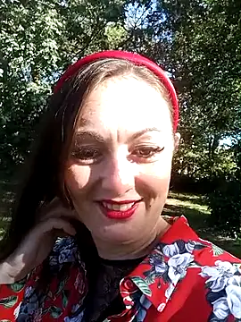 AdorahB3ll3 online show from 10-06-25, 02:18