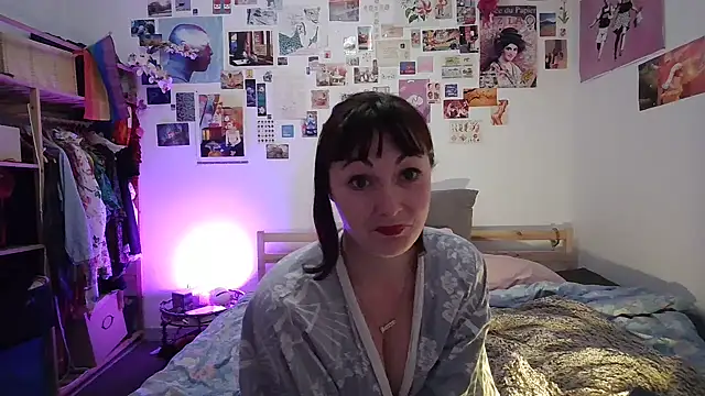 AdorahB3ll3 online show from 02-13-25, 08:45