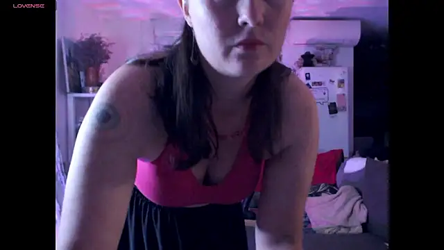 AdorahB3ll3 online show from 10-19-25, 07:16