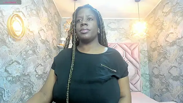 Snapshot of nefertiti_ebony chatting on 10-15-25, 04:37 nefertiti ebony online show from 10-15-25, 04:37