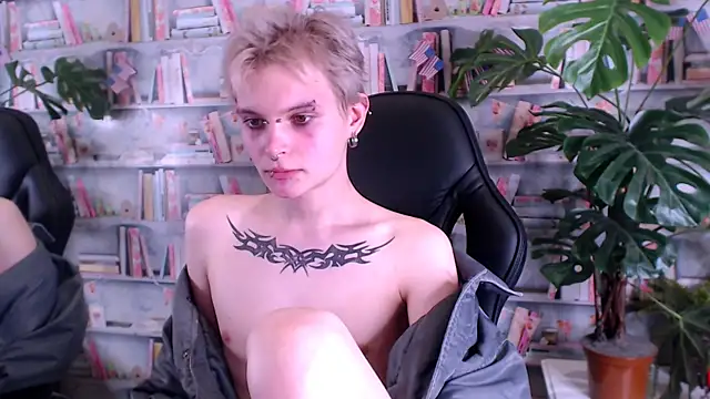 Snapshot of DemianEnglen chatting on 03-20-25, 05:35 DemianEnglen online show from 03-20-25, 05:35