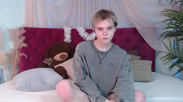 Snapshot of DemianEnglen chatting on 10-08-25, 09:37 DemianEnglen online show from 10-08-25, 09:37