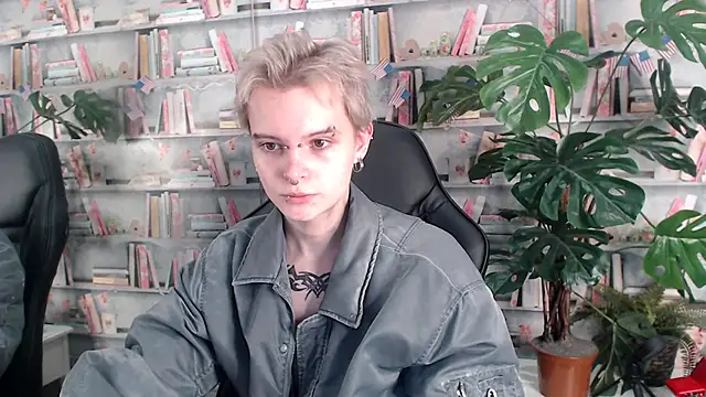 Snapshot of DemianEnglen chatting on 03-18-25, 08:16 DemianEnglen online show from 03-18-25, 08:16