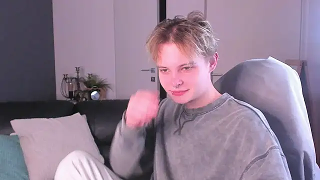 Snapshot of DemianEnglen chatting on 10-15-25, 09:56 DemianEnglen online show from 10-15-25, 09:56