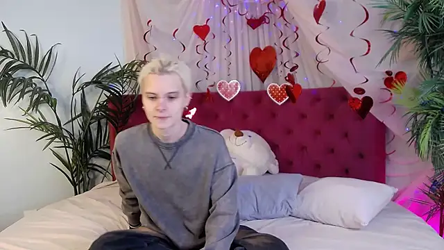 Snapshot of DemianEnglen chatting on 02-14-25, 09:43 DemianEnglen online show from 02-14-25, 09:43