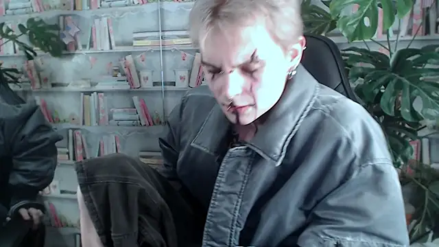 Snapshot of DemianEnglen chatting on 03-19-25, 02:27 DemianEnglen online show from 03-19-25, 02:27