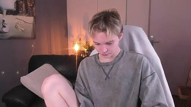 Snapshot of DemianEnglen chatting on 09-27-25, 01:28 DemianEnglen online show from 09-27-25, 01:28