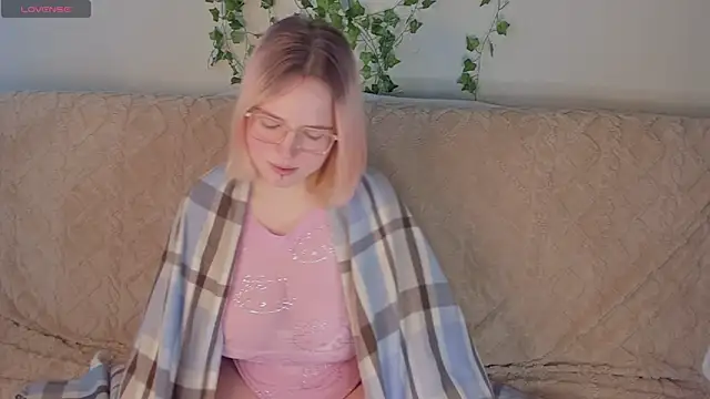 Manic pixie  online show from 09-28-25, 02:02